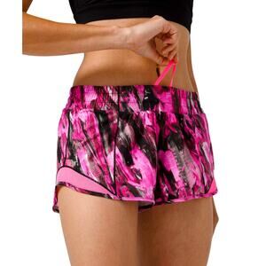 Lululemon Hotty Hot Short II *2.5"